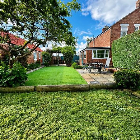 Luxury Isla Cottages, Bourne! Dog-Friendly, Countryside Views, Garden, Parking, 5Mins Pubs - Family Holiday 외부 사진