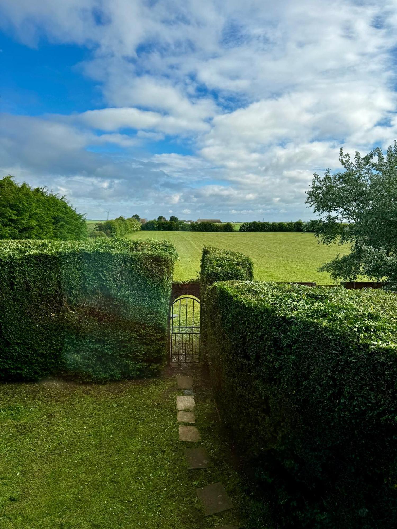 Luxury Isla Cottages, Bourne! Dog-Friendly, Countryside Views, Garden, Parking, 5Mins Pubs - Family Holiday 객실 사진