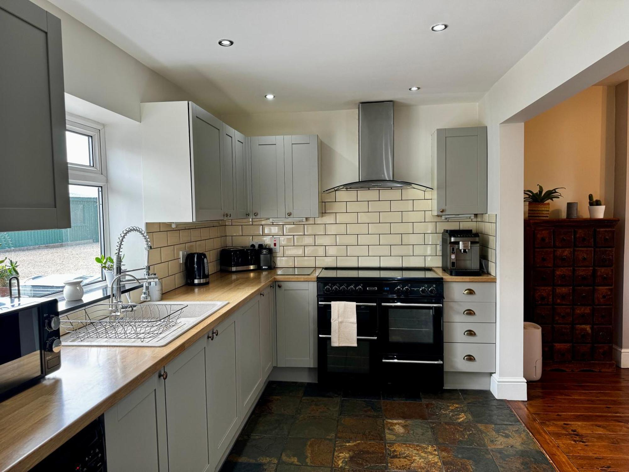 Luxury Isla Cottages, Bourne! Dog-Friendly, Countryside Views, Garden, Parking, 5Mins Pubs - Family Holiday 객실 사진